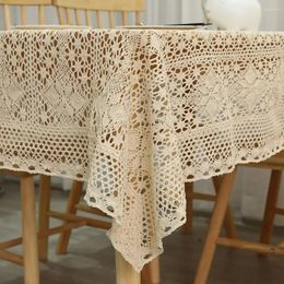 Table en tissu crochet de coton beige vide matériau rectangulaire sur le salon décoratif