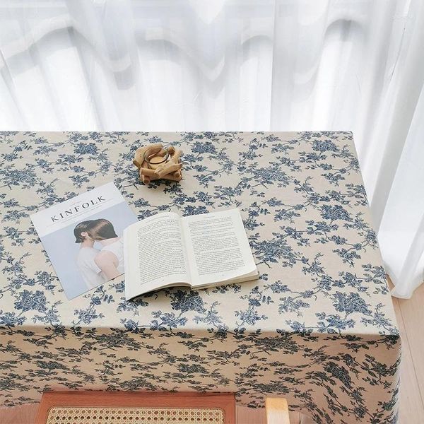 Table de table en tissu fleur fragmentée française coton vintage et bureau de dortoir en tissu bleu pique-nique