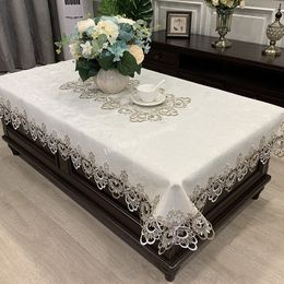 Nappe Rectangle tissu luxe broderie dentelle couverture fleur élégant évider serviettes table à manger décoration 221122