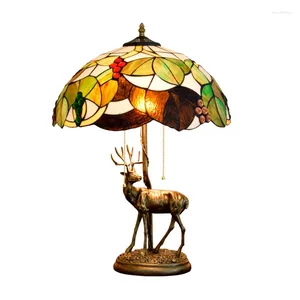 Tafellampen 16 inch Amerikaans Pastorale creatieve Retro Elk Lamp Tiffany gebrandschilderd glas Woonkamer Slaapkamer Bedkastje Art Gift