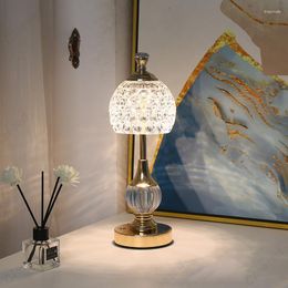 Lámparas de mesa 2023, lámpara acrílica de cristal de Metal, dormitorio, mesita de noche, decoración nórdica Retro para el hogar en luz nocturna pequeña