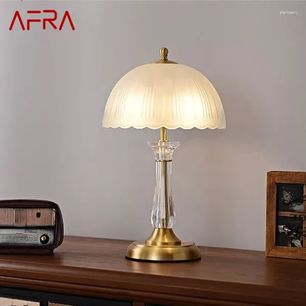 Lampes de table afra lampe en laiton moderne LED créatif de luxe de luxe Crystal Copper Desk Light for Home Living Room Bedroom Decor