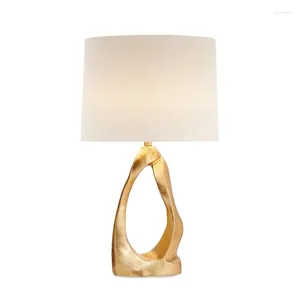 Tafellampen American Gold Resin Art Slaapkamer Bedide Moderne stof Woonkamer Studie Luxe Warm Decor Lights armaturen