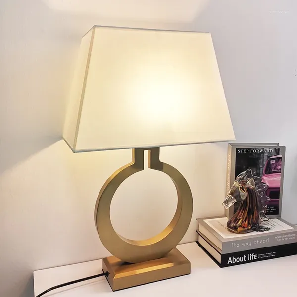 Lampes de table American Modern Luxury Villa Gold Decorating Lampe Nordic Retro Retro Bedroom Bedside LED LECTOY