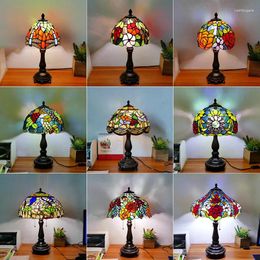 Tafellampen Amerikaanse stijl Retro Slaapkamer Bedlampje Thuisstudie Warme handgemaakte glas-in-lood Dragonfly Lotus Seat