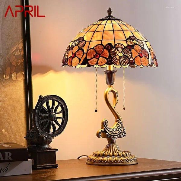 Lampes de table avril avril européen lampe en laiton rétro LED moderne Creative Swan Copper Desk Light for Home Living Room Bedroom Decor