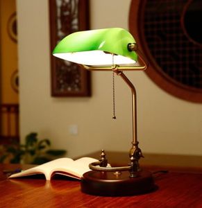 Lámparas de mesa Banqueros Lámpara de escritorio Accesorio de iluminación vintage Pantalla de vidrio amarillo verde Base de madera de abedul Antiguo ajustable articulado C4092051