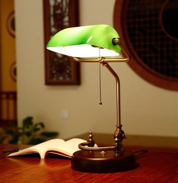 Lampes de table Lampe de bureau de banquier Luminaire d'éclairage vintage Abat-jour en verre vert-jaune Base en bois de bouleau Antique réglable articulé C4092051
