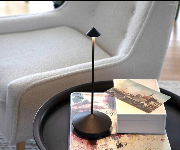 Lámparas de mesa Bar Lámpara recargable Creative Dining Touch Led El Coffee Pina Pro Lampada Da Tavolo CERohs Decorativo