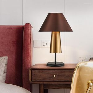 Tafellampen slaapkamer ligplaatslamp om oude manieren te herstellen tussen voorbeeld web beroemdheid gecontracteerde stoffen kunst versiering versiering