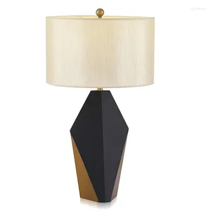 Lampes de table Lampe de chambre Lampe de chevet moderne et simple Nordic Master Luxury Salon Creative Warm Dimmable