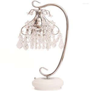 Lampes de table Chambre Lumières Moderne De Luxe Cristal Suspendu Européen Blanc Peint Base En Bois Salon Bureau Luminaires