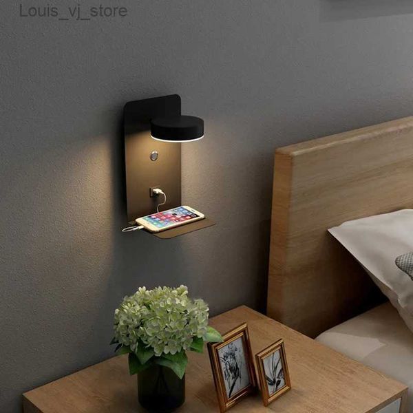 Lampes de table Lampe de lecture de chevet LED petite veilleuse métal noir blanc peut charger prise USB 360 Rotation éclairage porte-gobelet étagère YQ231129