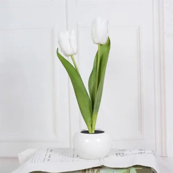 Lampes de table bouquet lampe de lit de lit El chambre en gros tulipes artificielles fleurs salon jardin à la maison décor est 2024