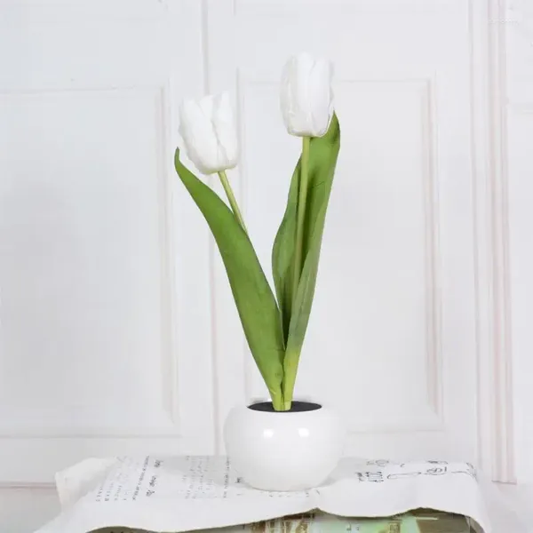 Lámparas de mesa Lámpara de ramo Mesita de noche El dormitorio Venta al por mayor Tulipanes Flores artificiales Sala de estar Jardín Decoración del hogar Est 2024