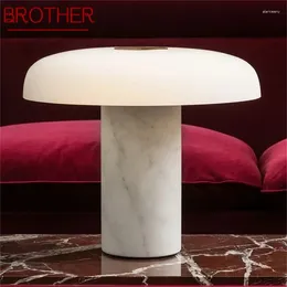 Lámparas de mesa hermano nordic simple lámpara simple moderna creatividad led escritorio de escritorio de la sala de estar decorativo dormitorio