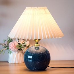 Lampes de table en céramique lampe de bureau Ins fille Net rouge plissé chambre chevet mariage nordique chambre d'enfants cadeau lampe Table
