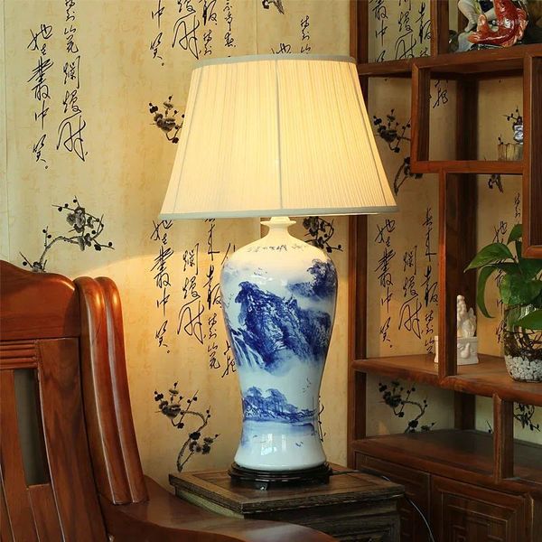 Lámparas de mesa Lámpara de cerámica Dormitorio Mesita de noche Creativo Chino Pintado a mano Azul y Blanco Sala de estar Gran Jardín Moderno
