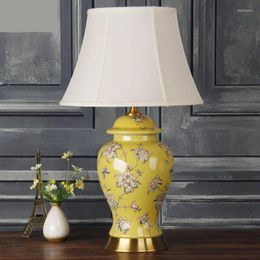 Lampes de table lampe en céramique chinoise salon luxueux jaune étude grand rétro créatif tout cuivre chambre chevet