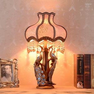 Tafellampen Chinese Klassieke Lamp Pauw Slaapkamer Nachtkastje Europese Luxe Warme Bruiloft Decoratie Kristallen Ijdelheid Licht Roze