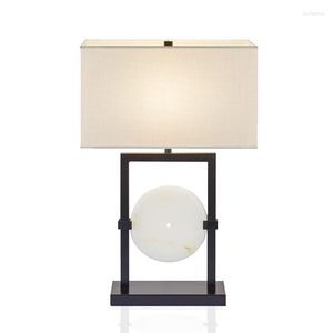 Lampes de table chinois rétro lampe à LED créatif moderne minimaliste étude chambre salon Lucite tissu abat-jour chevet