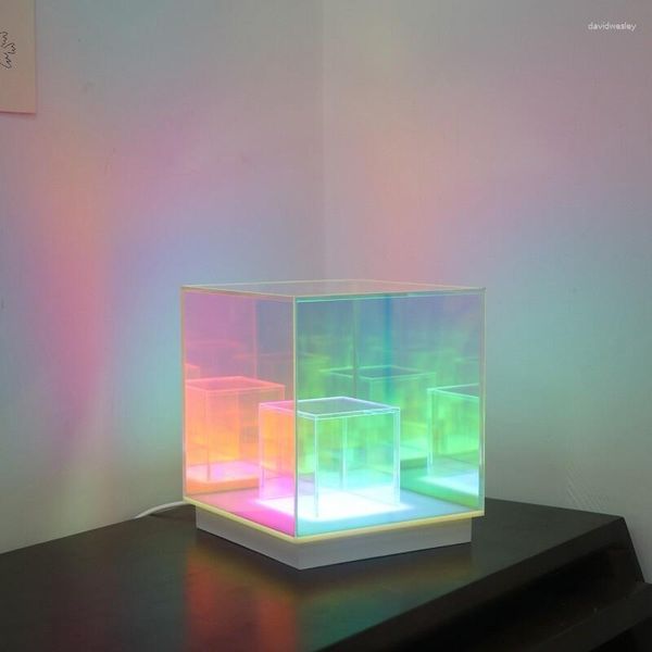 Lampes de table Creative 3D Cube Magique Pyramide Diamant RVB Coloré LED Veilleuses USB Atmosphère Lampe Pour La Maison Chambre Bar Club Décoration