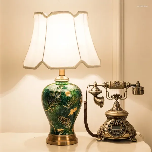 Lampes de table Lampe de chevet de luxe créative Lampe de bureau moderne en céramique verte LED Éclairages chinois pour la maison Salon Chambre Décorations