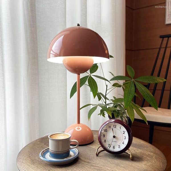 Lámparas de mesa Creative Mushroom Lámpara LED Blanco Rojo Nordic Cabecera Adecuado para el hogar / oficina / bar / cafetería / el