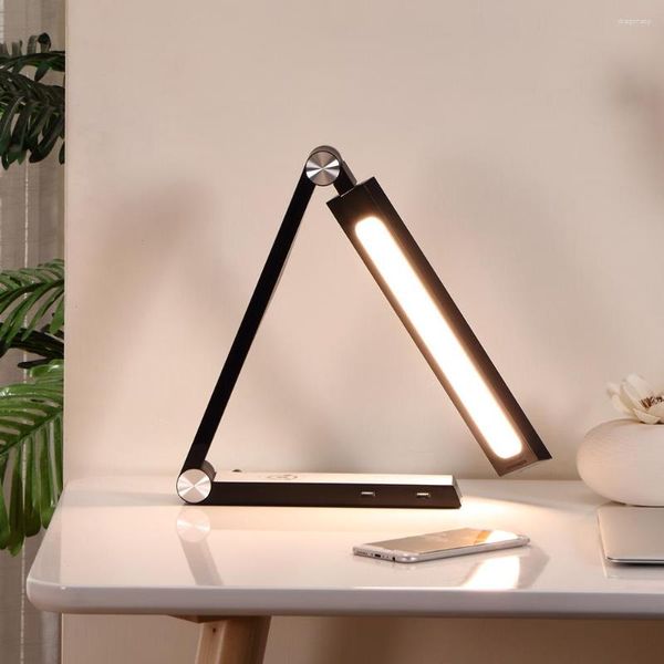 Lámparas de mesa Lámpara triangular creativa Negro 10W Carga inalámbrica Ra95 Habitación Decoración de escritorio Lectura especial