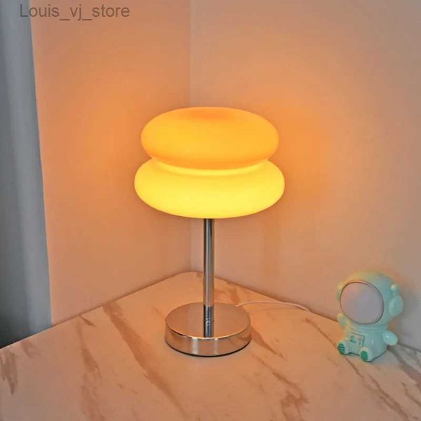 Lámparas de mesa Lámpara de cristal de tarta de huevo con bombilla LED tricolor, luz de mesa decorativa para dormitorio, sala de estar, estudio de hotel, luz nocturna decorativa YQ240316