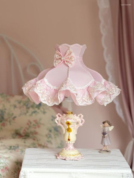 Lampes de table fille élégante lampe en résine pour chambre chevet rose princesse bureau salon décoration Led étude luminaires de nuit