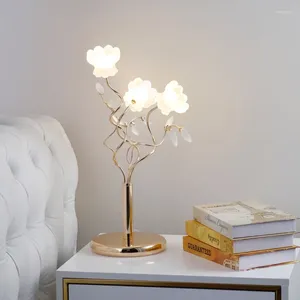 Lampes de table des lampes de luxe européen de la lampe cristalline de luxe Célébration du bureau Light Modern Living Room Study LED Night Simple chambre