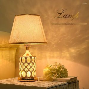 Lampes de table de table européen lampe à cristal luxueuse chaude romantique de chambre à coucher de chambre à coucher