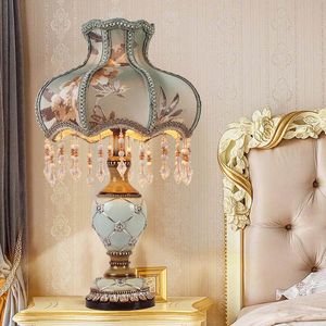 Lampes de table Lampe de résine peinte de luxe européenne Salon El Chambre Chevet Américain Bleu Rétro Sculpté