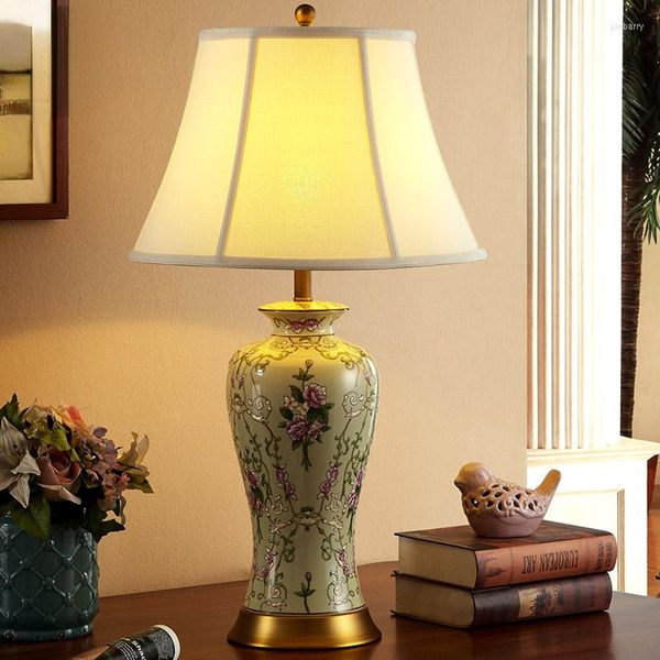 Lámparas de mesa Lámpara de cerámica simple moderna europea para dormitorio Sala de estar Estudio de cabecera Escritorio LED Noche Decoración para el hogar Lujo