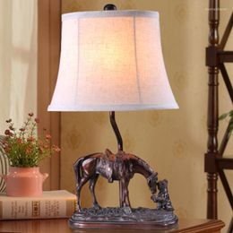 Lampes de table personnalité européenne résine cheval lampe rétro lampes de bureau pour salon chambre chevet étude éclairage intérieur décoration