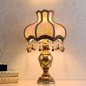 Lampes de table européenne rétro lampe tissu abat-jour résine pour chambre décoration chevet maison intérieur bureau lamptable