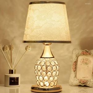Tafellampen Europese stijl Crystal Lamp Ins Eenvoudig moderne slaapkamer Warm romantisch mode creatief decoratief bed