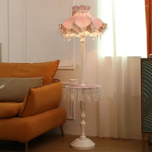 Tafellampen Europese stijl Tuin vloerlamp Hoog staande bank thee doek kanten prinses slaapkamer decoratief