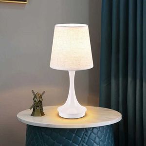 Lampes de table en tissu lampe à lampe lampadaire lampe à chambre à coucher minimaliste salle à manger de salle à manger LED Protection des yeux Décoration de nuit