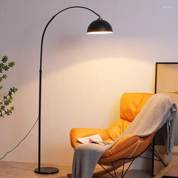 Lámparas de mesa Sala de estar diseño de sala de estar de lujo Lámpara de atracción de pescado vertical nocturno
