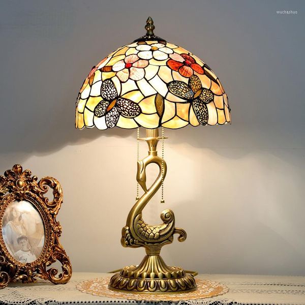 Lámparas de mesa Lámpara de concha de cobre completo Tiffany Craft Retro Pastoral Sala de estar Dormitorio Cisne LED Mesita de noche