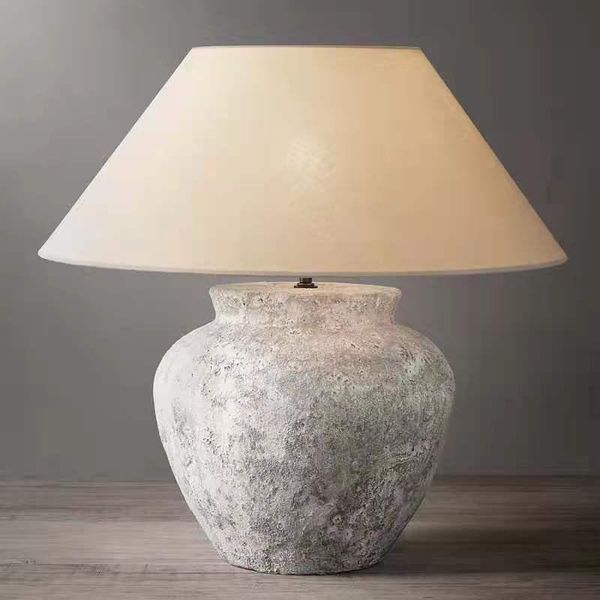 Lampes de table chez l'habitant El lampe en céramique rétro chambre chevet décoration à la main lin abat-jour remplissage LampTable