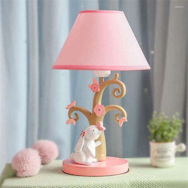 Lámparas de mesa Ins Sweet Style Tela Lámpara de resina Pink Girl Dormitorio Deco Niños Mesita de noche LED Soporte de escritorio Accesorios de iluminación