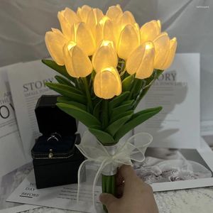 Tafellampen IP65 Waterdichte tulpenlamp tulpen kunstmatige batterij aangedreven oplaadbare kleine bureau pu voor slaapkamer woonachtig