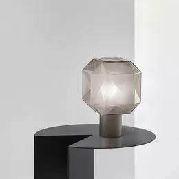 Lampes de table Italien Minimaliste Moderne Salon Art Lampe Chevet Chambre Designer Modèle Verre LED LampTable