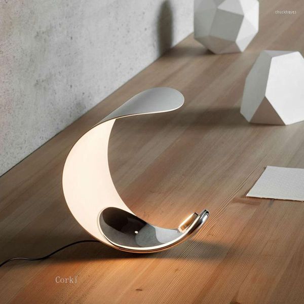Lámparas de mesa Italia Curl LED Luna Modelado Arte Diseño Lámpara de escritorio Sala de estar Estudio Dormitorio Luz de noche Accesorios de decoración