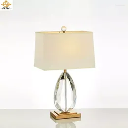 Lampes de table K9 lampe en cristal lumières de bureau intérieure modernes décor de luxe LED pour la chambre à domicile Éclairage de chevet intérieur.