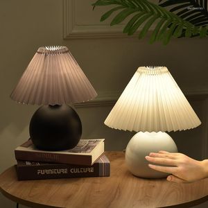 Lámparas de mesa, lámpara plisada coreana, escritorio de cerámica Retro para dormitorio junto a la decoración de la sala de estar, iluminación INS LED Night