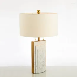 Lampes de table lampe chambre à coucher nordique de style nordique plume lit couche chambre décoration girafe luminaria infantil